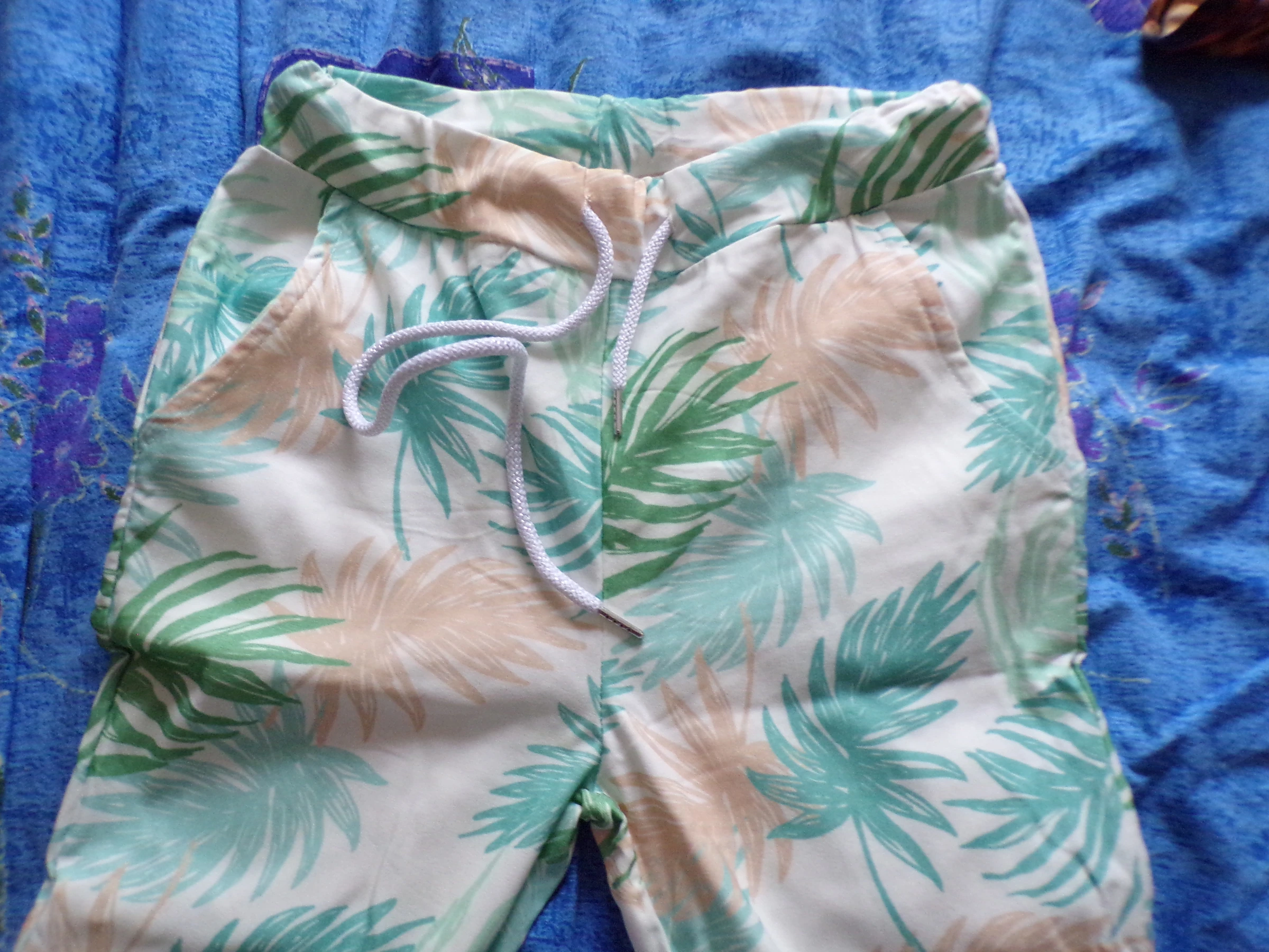 Calça com motivos de folhas tamanho 38 nova – photo 2